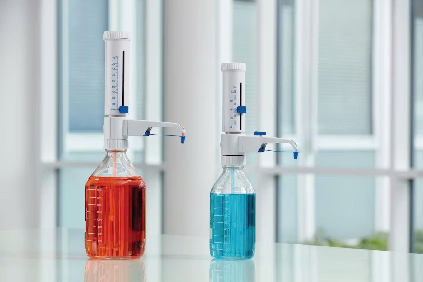 Eppendorf Varispenser® 2 / 2x: Giải Pháp Chiết Rót Hóa Chất Chính Xác và An Toàn Tuyệt Đối