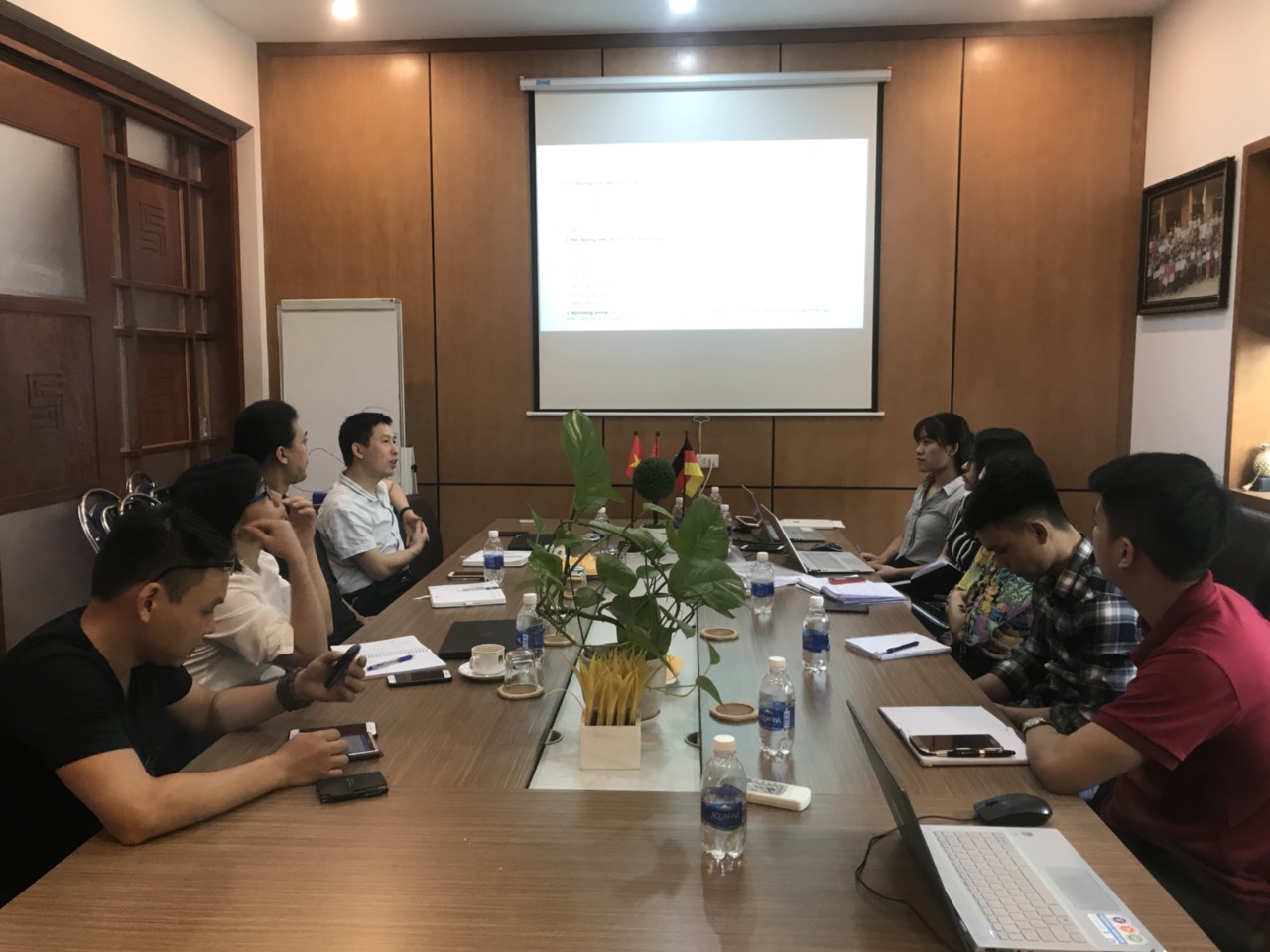 Cuộc họp hằng Quý giữa Công ty Thăng Long Instruments và Hãng Carl Zeiss - Đức.