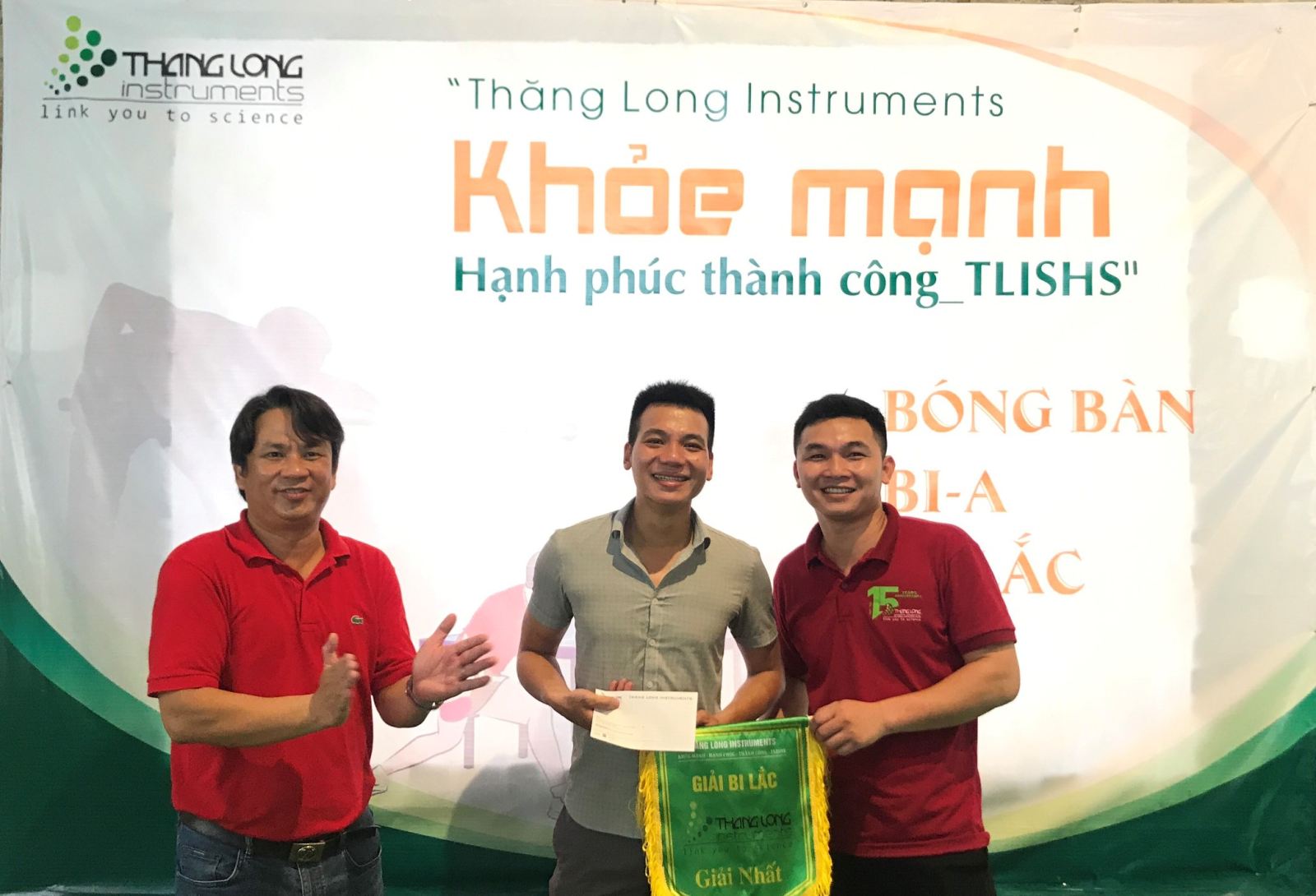 Tổng Giám Đốc trao giải Nhất Bi-lắc đôi