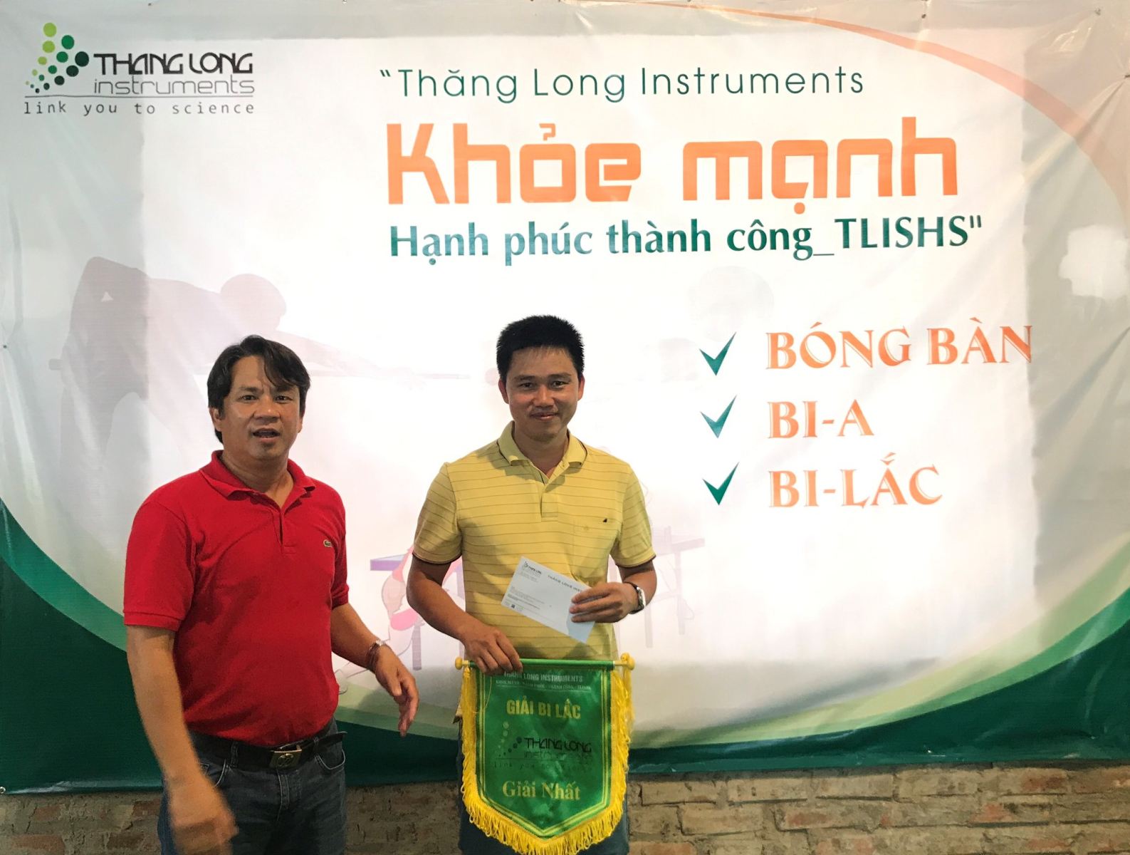 Tổng Giám Đốc trao giải Nhất Bi-lắc đơn