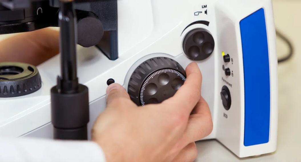 Giới thiệu kính hiển vi thông minh cho nghiên cứu và tác vụ thường quy trong phòng thí nghiệm.