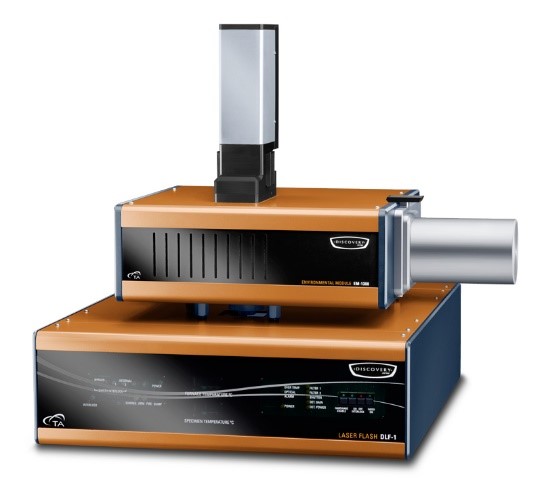 Thiết bị đo khuếch tán nhiệt bằng phương pháp laser chớp (Laser Flash Diffusivity Analyzer) của TA instruments được sử dụng trong nghiên cứu có sự tham gia của nghiên cứu sinh Việt Nam tại Hàn Quốc 